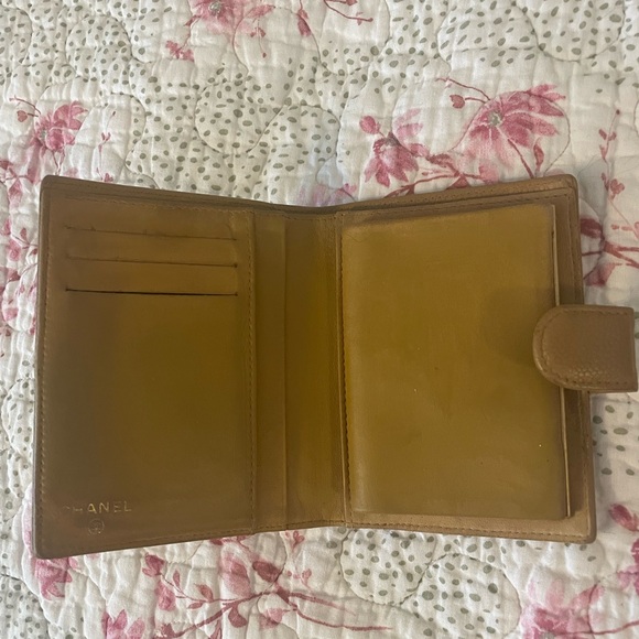 Chanel Classic Caviar Bifold Wallet – Series 9 (2004–2005) - Picture 9 of 13